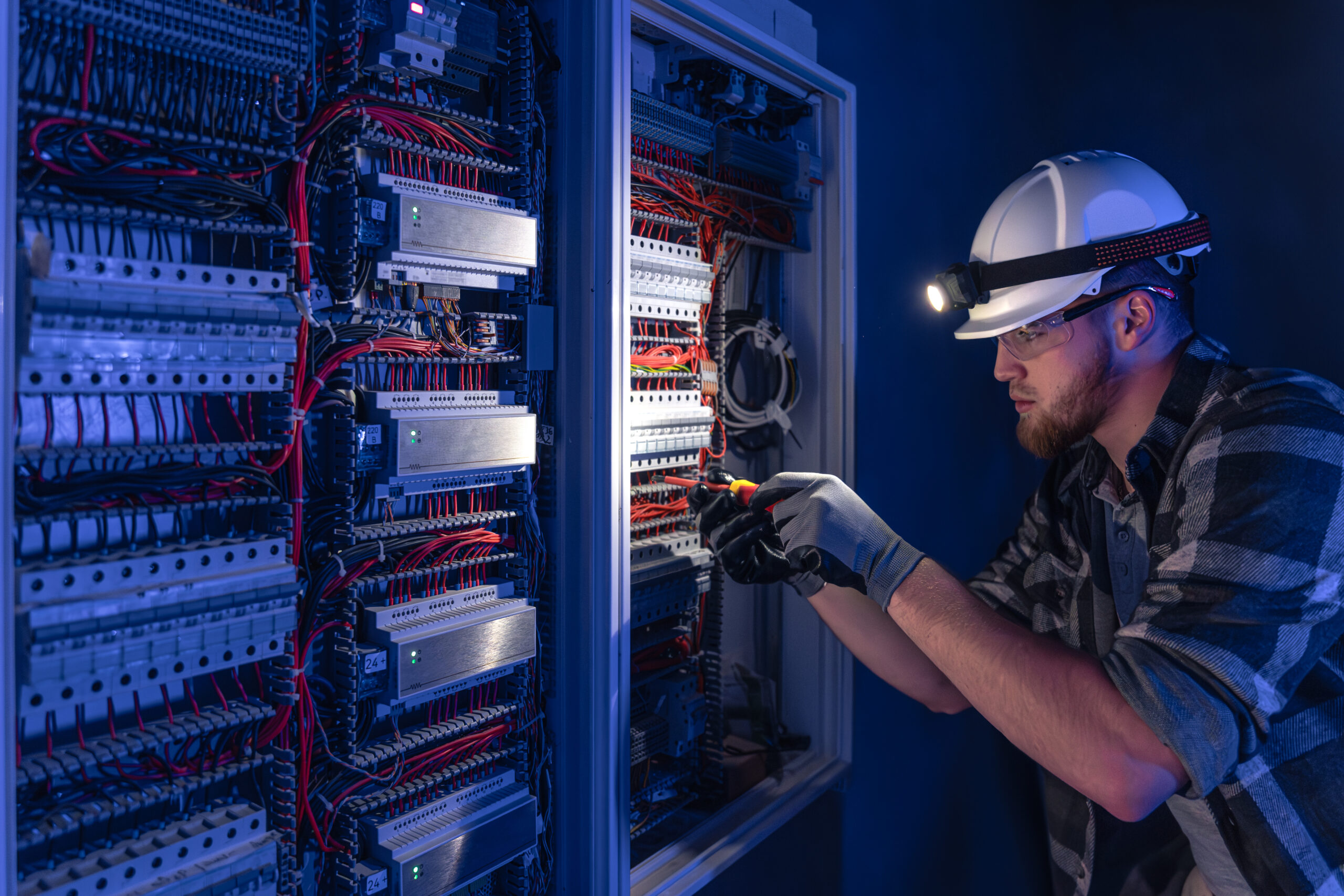 Electrical Service Engineer Job – Glasgow | £38K–£40K + Van + Overtime