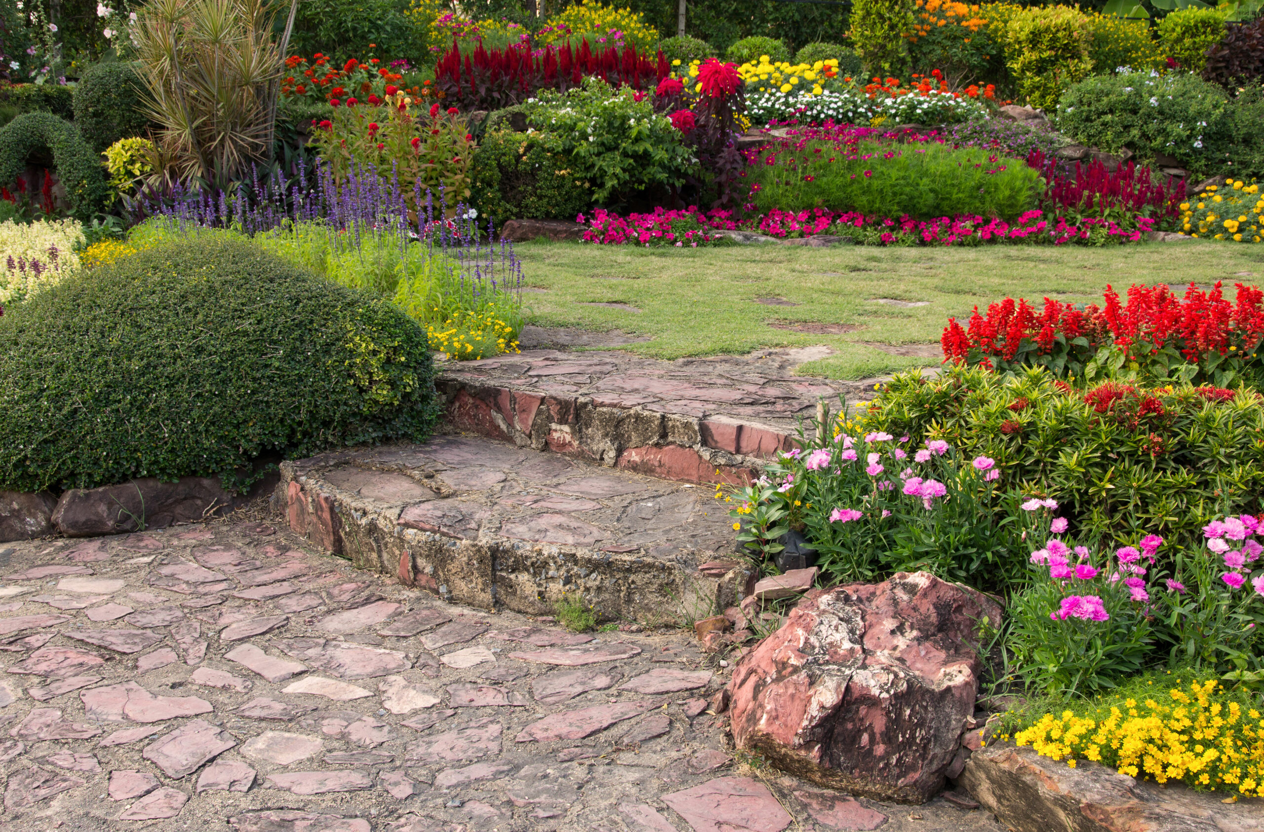 Summer Recruitment & Pesticide Ground Maintenance: Why Now Is the Perfect Time to Grow Your Team