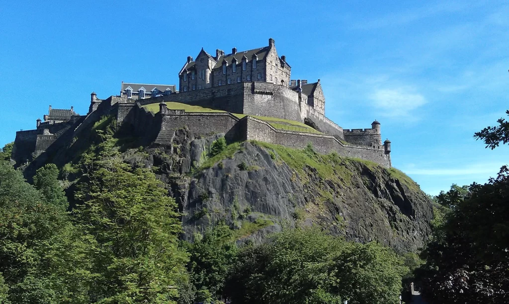 Cityscape of Edinburgh featuring historic architecture, symbolizing the demand and growth of electrician jobs in Edinburgh.